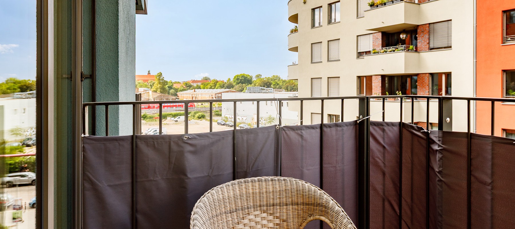 Balkon mit West-Ausrichtung Balkon mit West-Ausrichtung