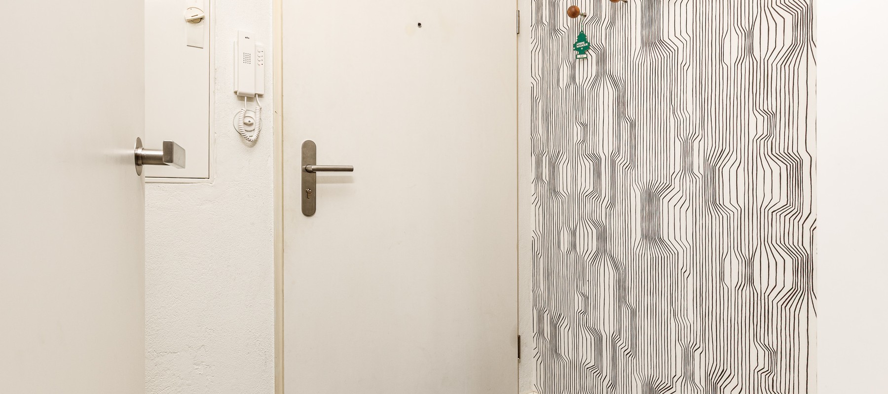 Entrance area with intercom system Entrance area with intercom system
