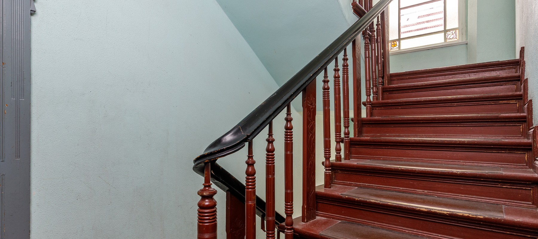 Well-maintained staircase and common property Well-maintained staircase and common property