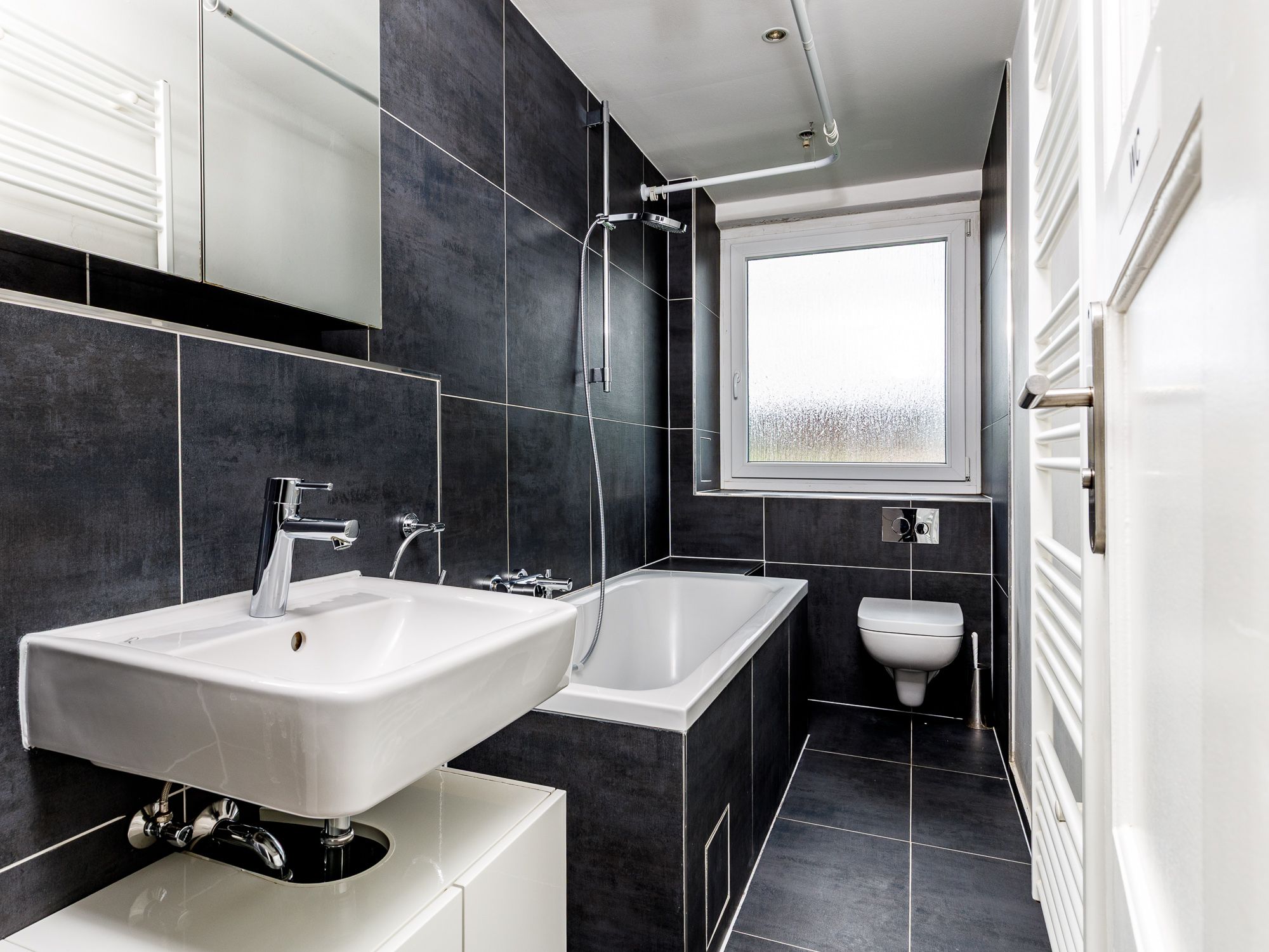 Daylit bathroom with bathtub 