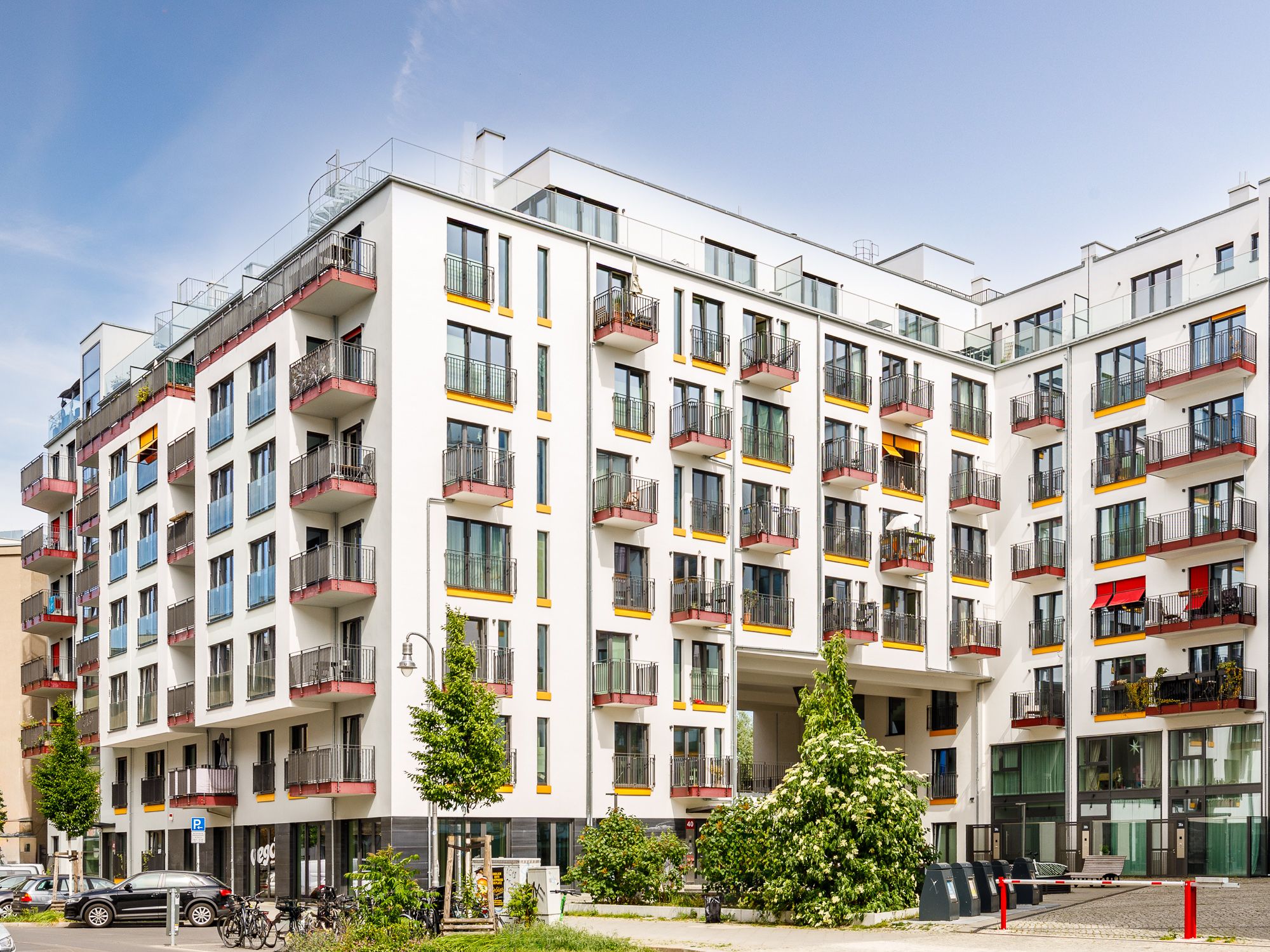 Ansicht der Fassade zum Wohnquartier