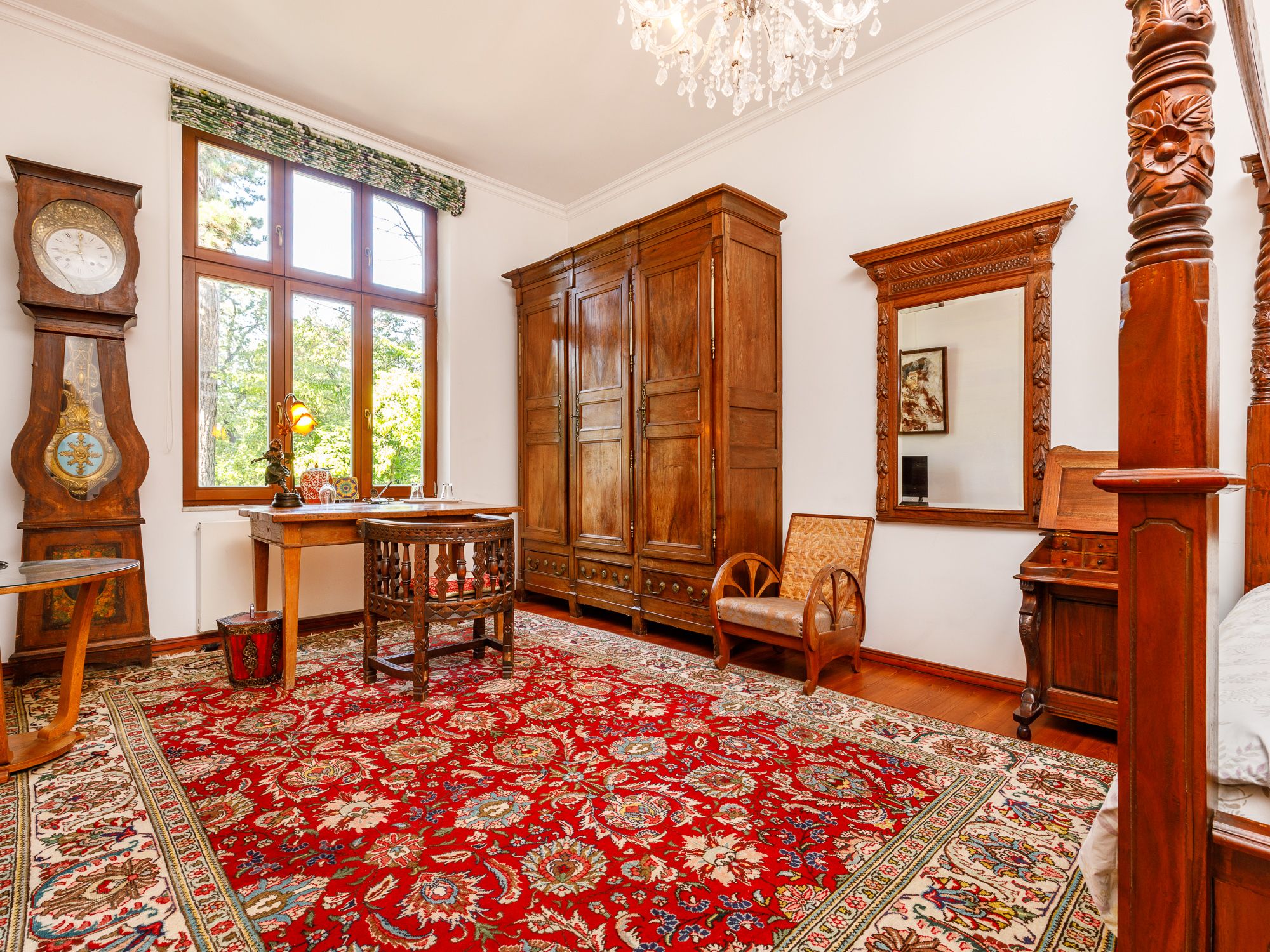 Ruhiges Schlafzimmer mit Ausrichtung zum Innenhof