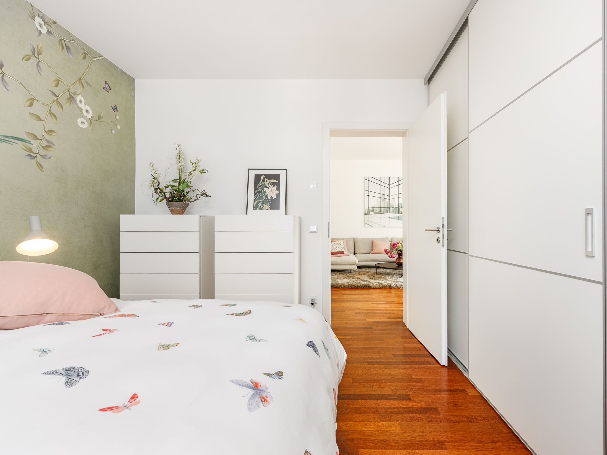 Hauptschlafzimmer mit Ankleideschrank 