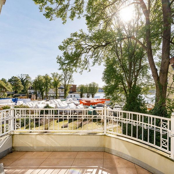 Balkon Wasserblick Geländer