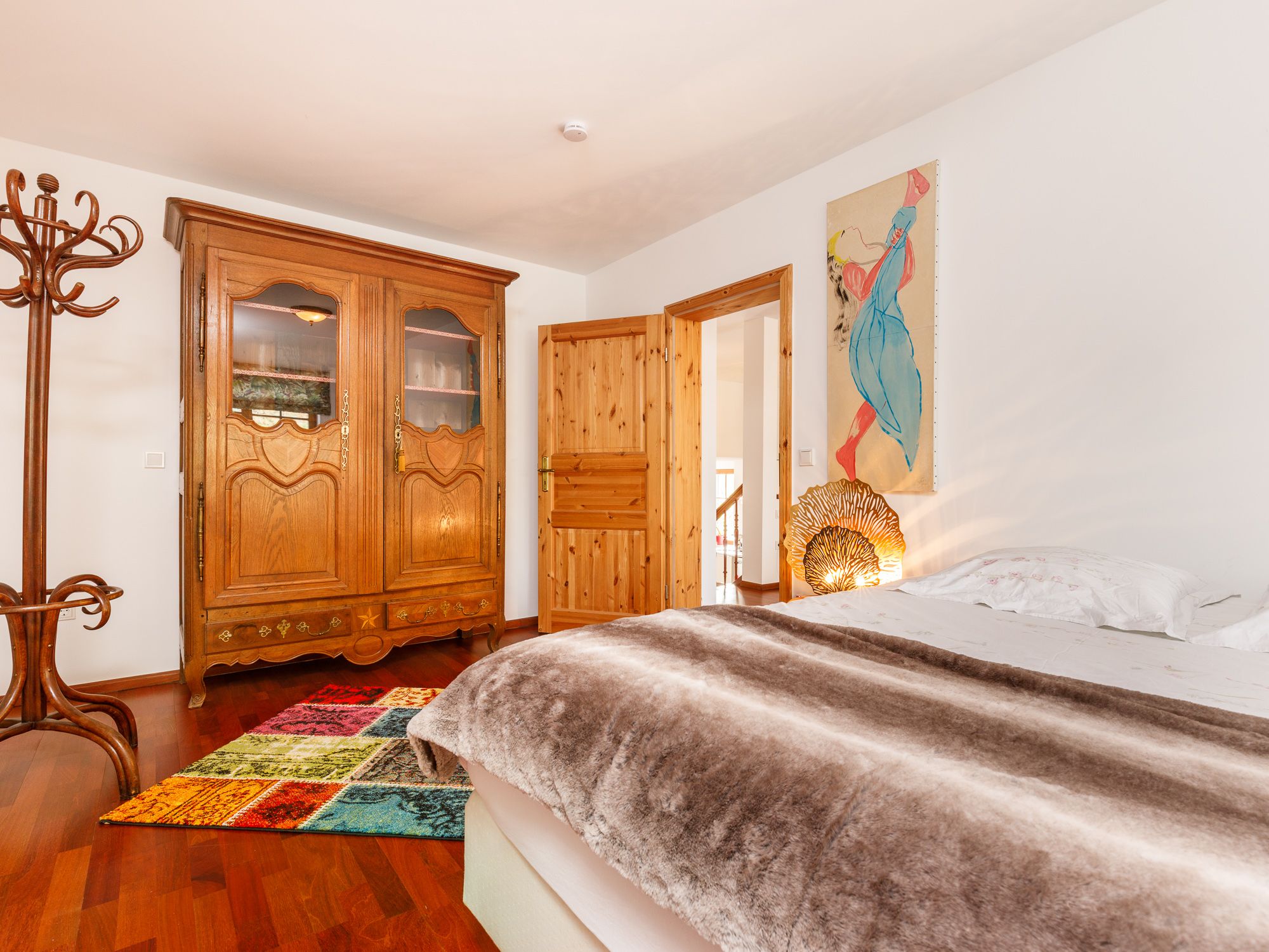 Separate guest bedroom 