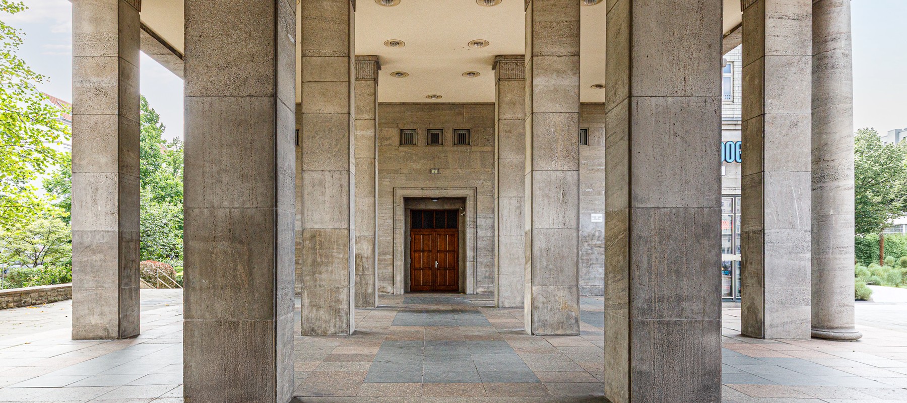 Ikonisches Wohnhaus mit einzigartigem Eingangsbereich Ikonisches Wohnhaus mit einzigartigem Eingangsbereich