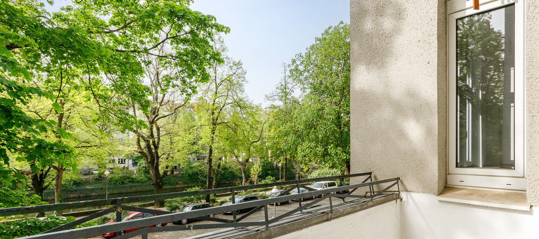 Loggia mit Blick auf den Landwehrkanal Loggia mit Blick auf den Landwehrkanal