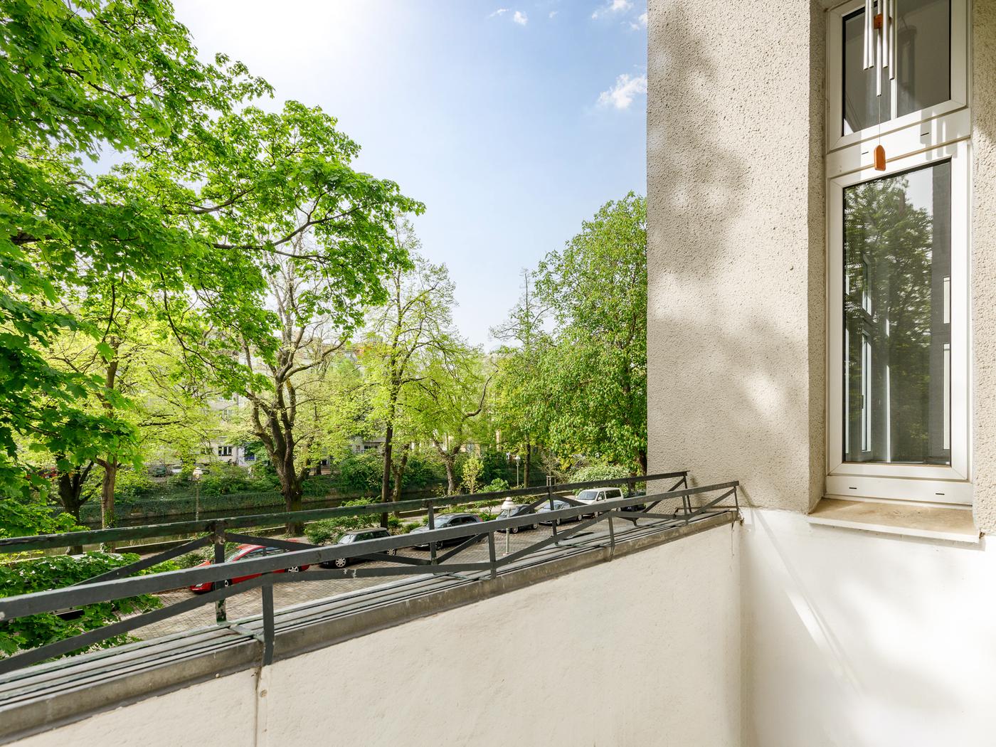 Loggia mit Blick auf den Landwehrkanal  Loggia mit Blick auf den Landwehrkanal