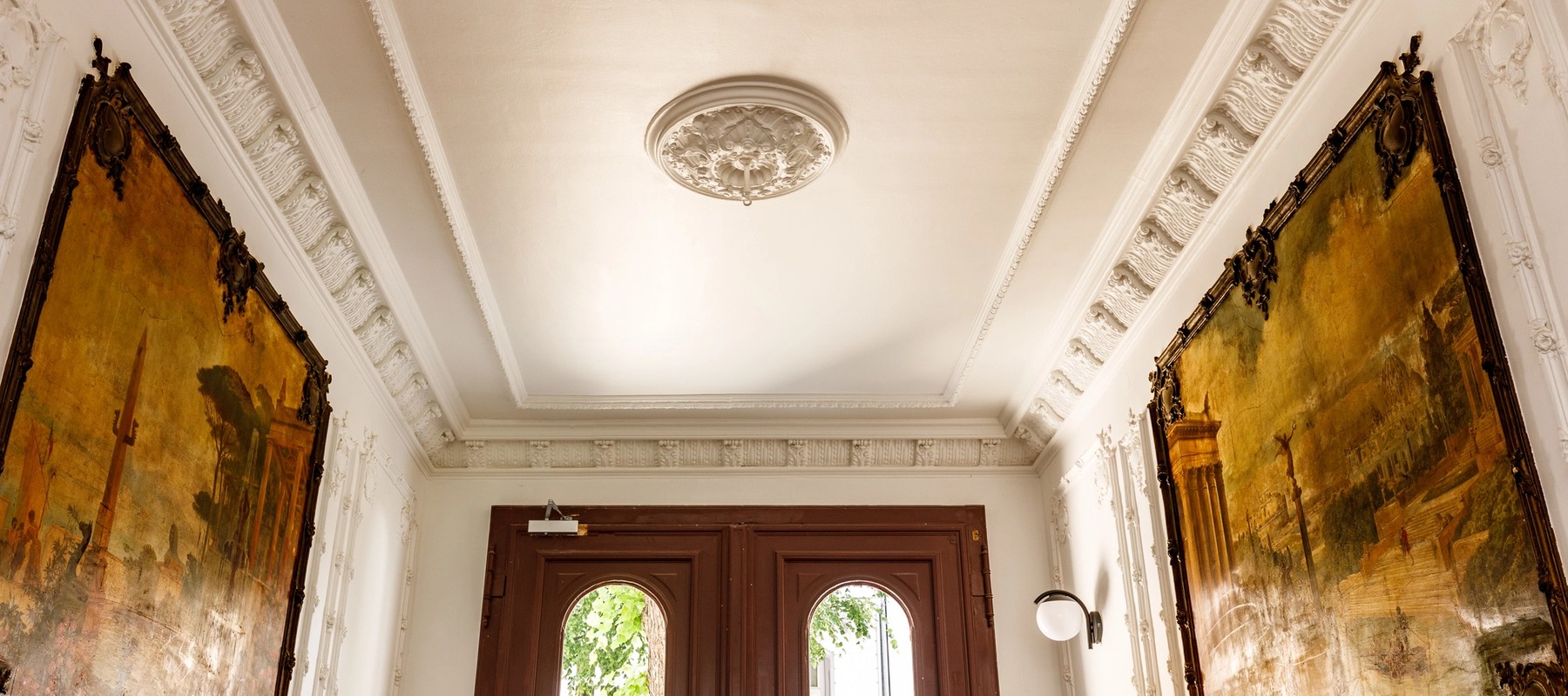 Atemberaubendes Entrée mit Kunstgemälden Atemberaubendes Entrée mit Kunstgemälden