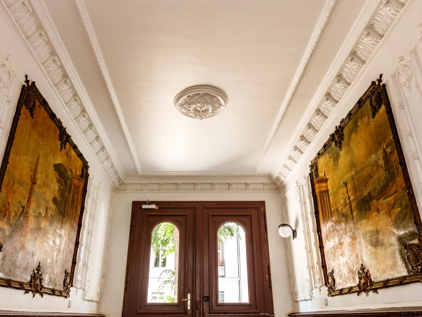 Atemberaubendes Entrée mit Kunstgemälden Atemberaubendes Entrée mit Kunstgemälden