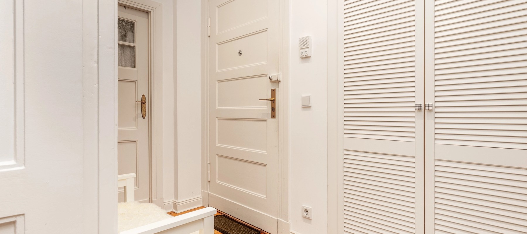 Eingangsbereich mit Hauswirtschaftskammer Eingangsbereich mit Hauswirtschaftskammer