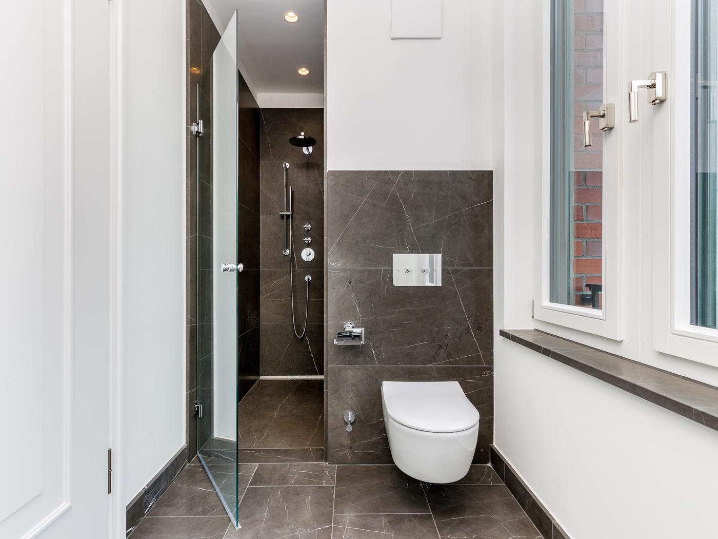 Duschbad mit walk-in Rainshower  Duschbad mit walk-in Rainshower