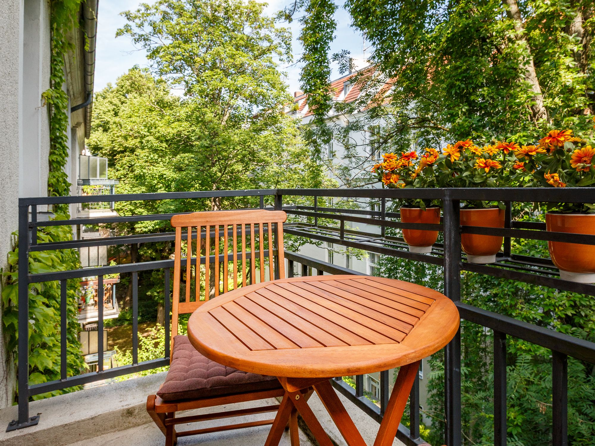 Ruhiges Apartment mit Balkon und Grünblick nahe Walther-Schreiber-Platz