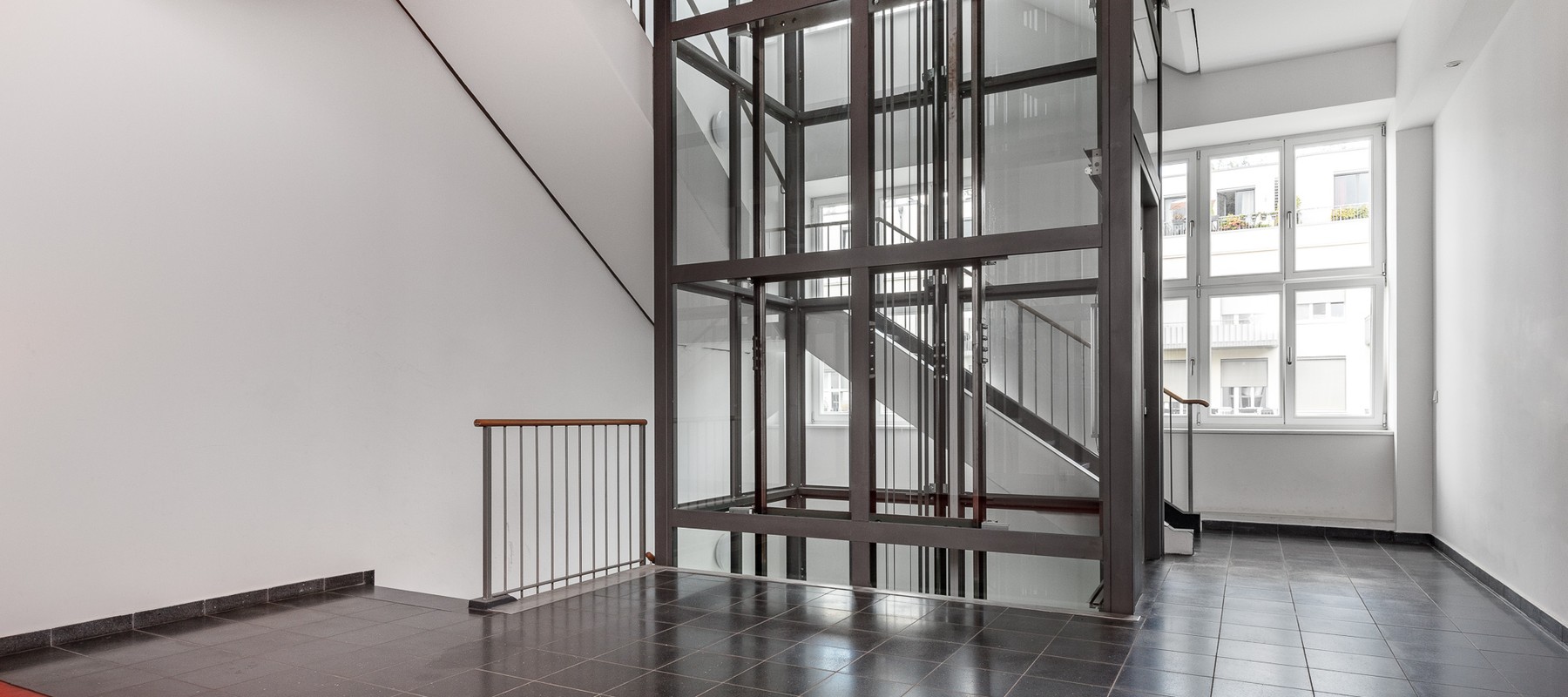 Ansicht des Treppenhauses mit Lift Ansicht des Treppenhauses mit Lift
