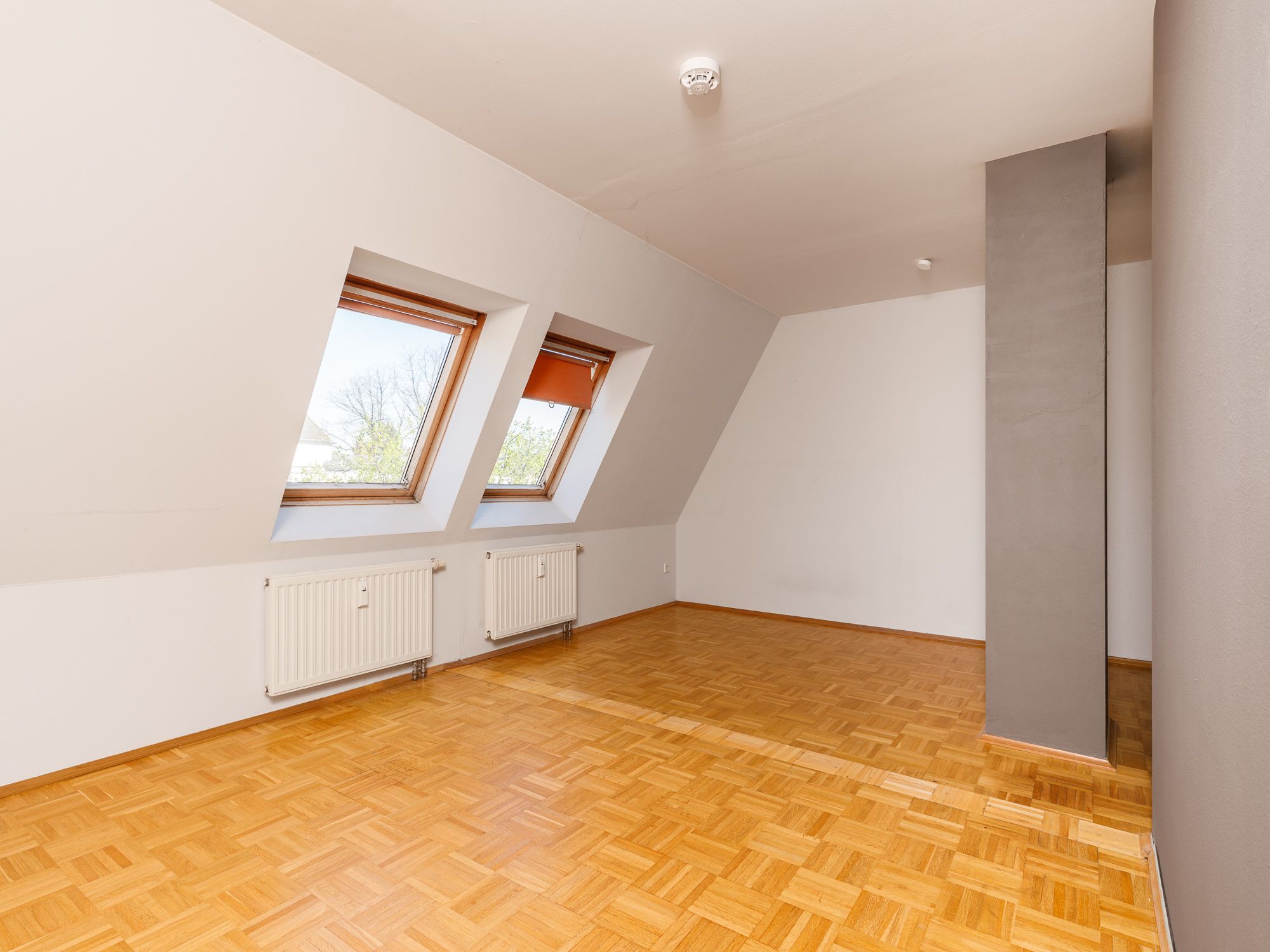 Hauptschlafzimmer mit Ankleidebereich 