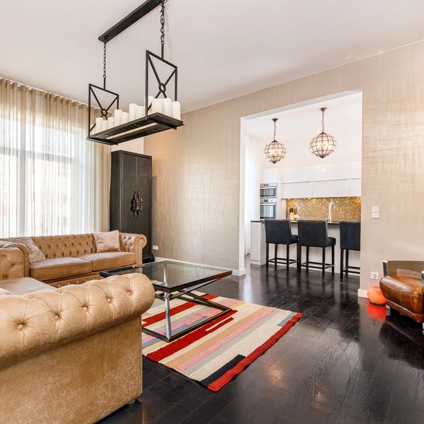 Wohnbereich Ledersofa Parkett Offene Küche