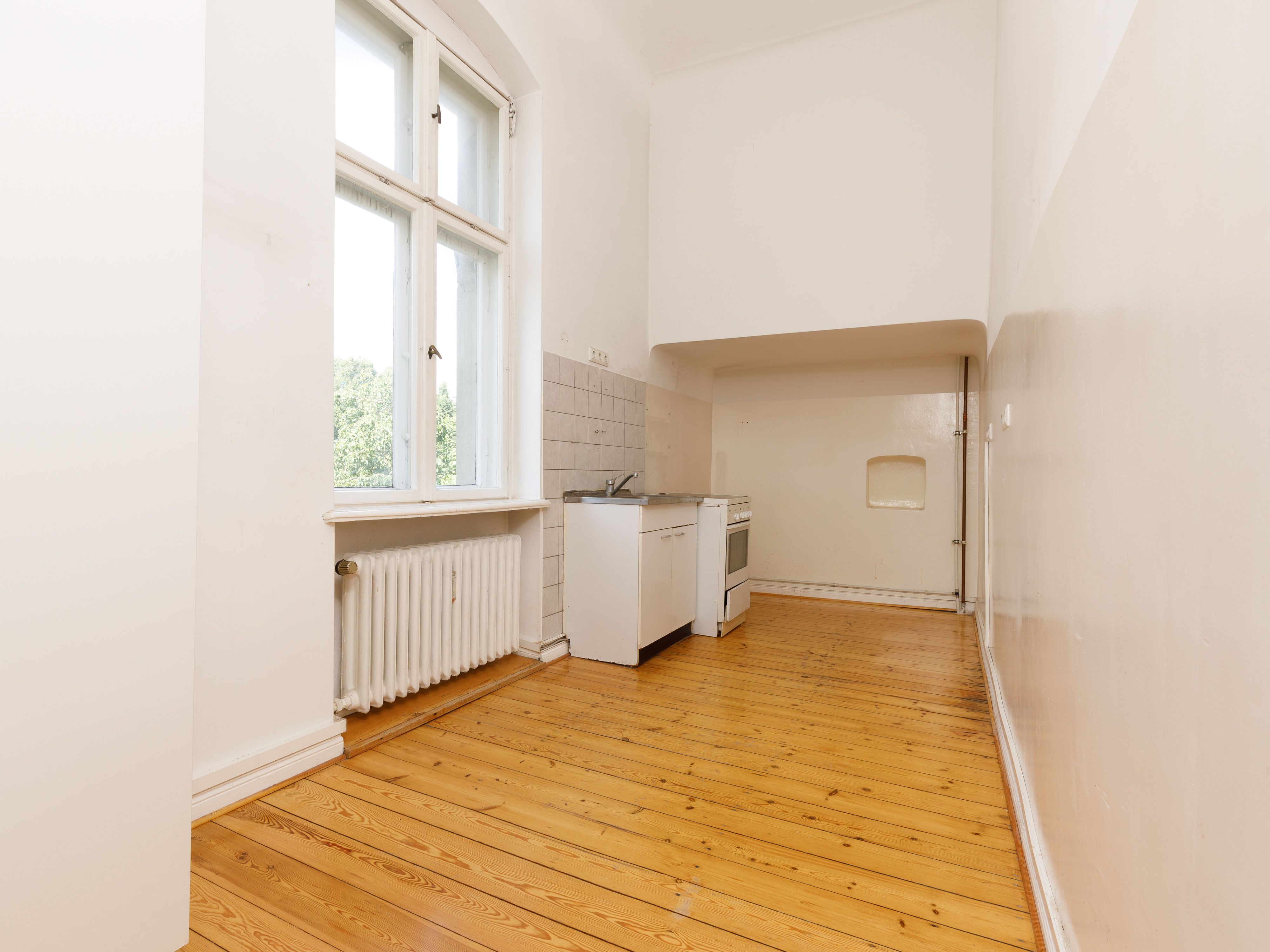 Hauswirtschafsbereich mit Anschluss für Einbauküche