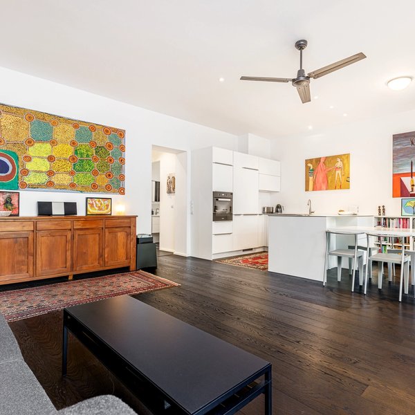 Essbereich Parkett Einbauküche Fensterfront