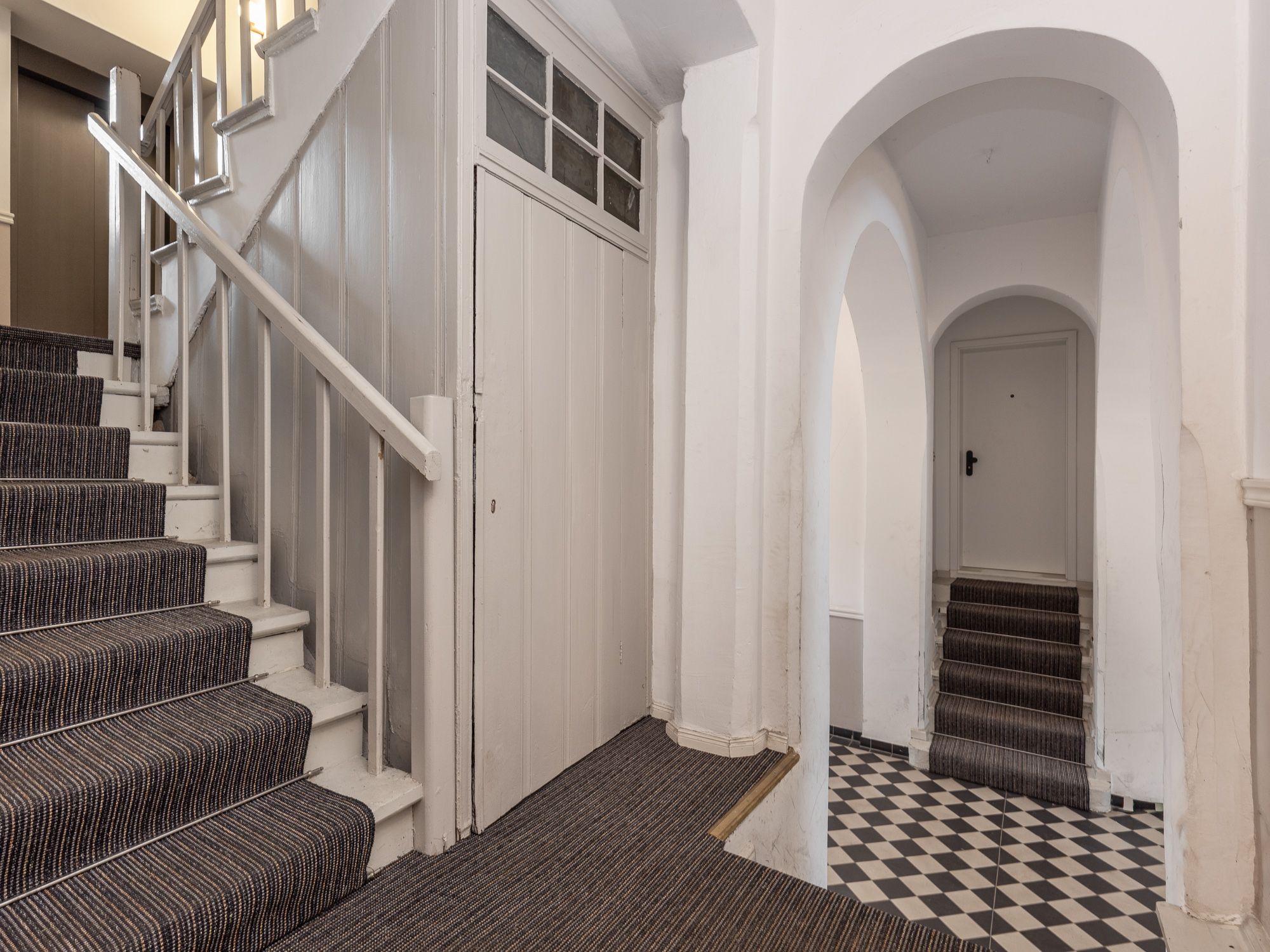 Well-maintained hallway with sisal carpet