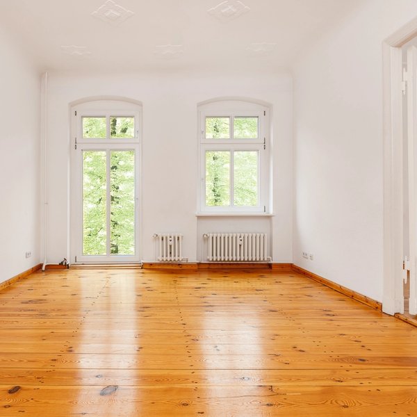 Flügeltür Balkonzugang Dielenboden Heizkörper