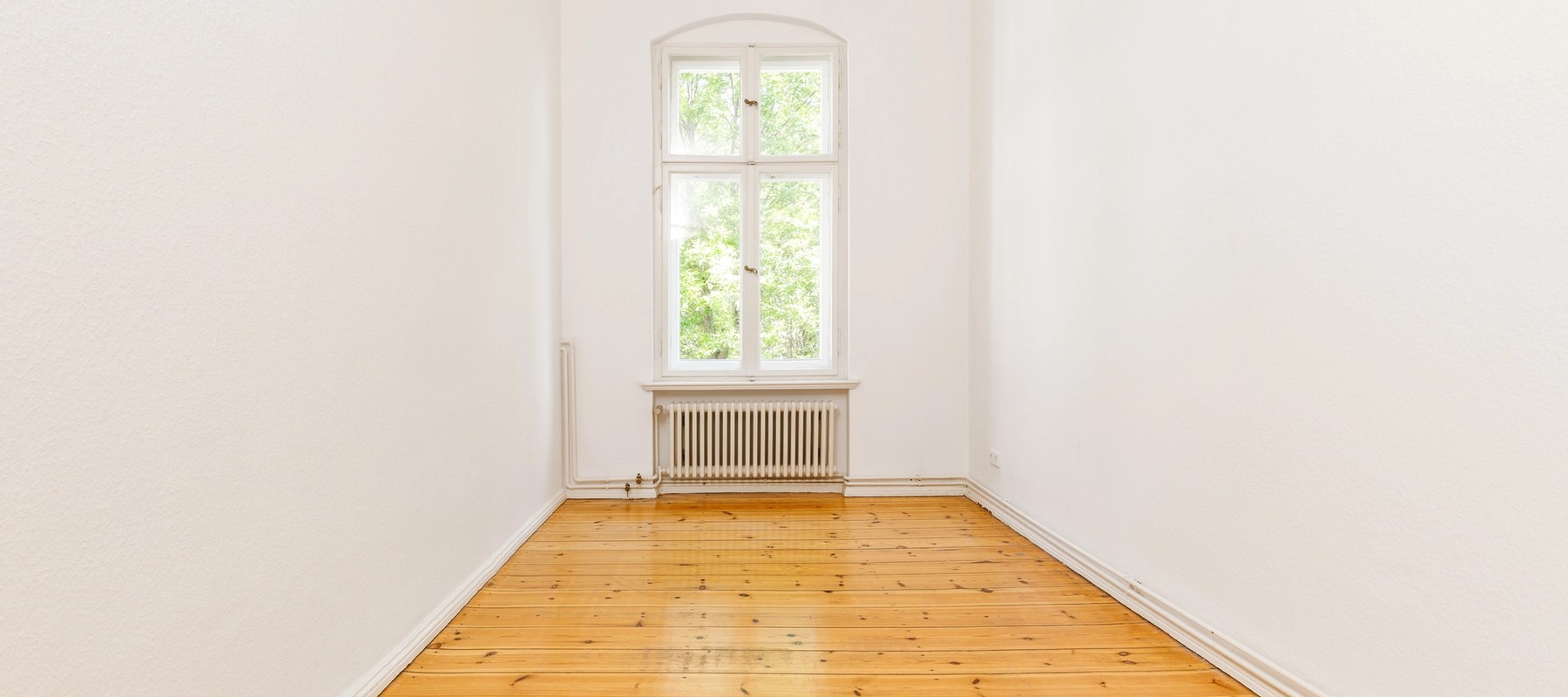 Kleines Arbeitszimmer mit schönem Dielenboden Kleines Arbeitszimmer mit schönem Dielenboden