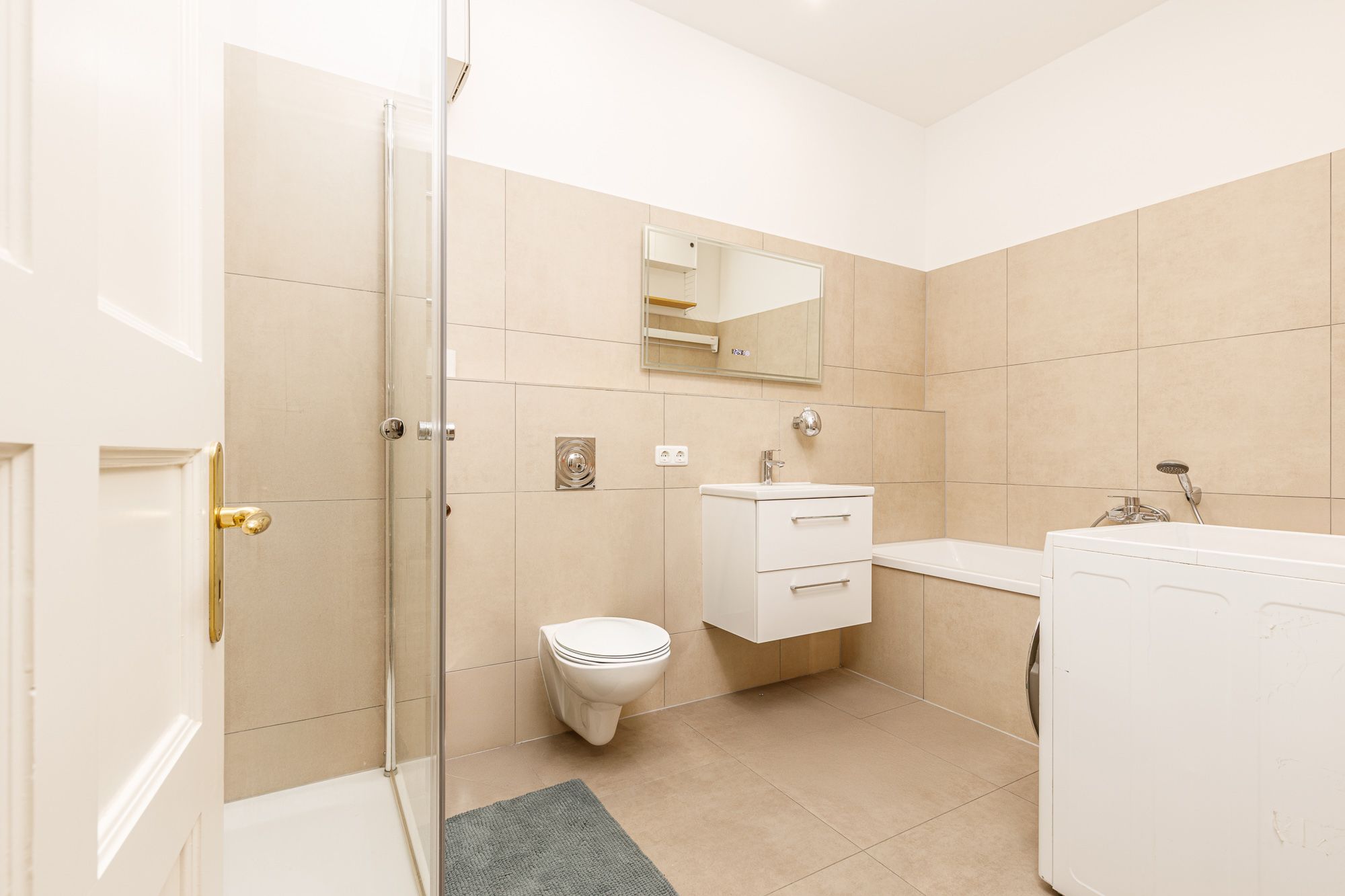 Innenliegendes Vollbad mit Dusche & Wanne