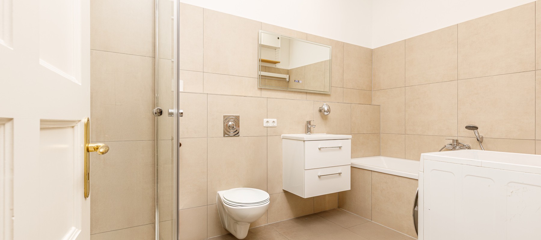 Innenliegendes Vollbad mit Dusche & Wanne Innenliegendes Vollbad mit Dusche & Wanne