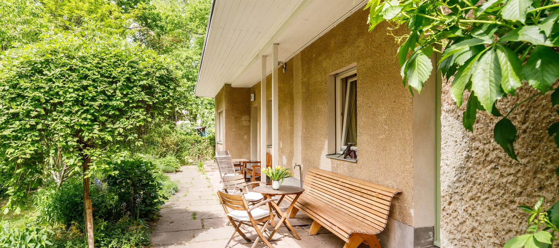 Einladende Veranda zum Sonnen Einladende Veranda zum Sonnen