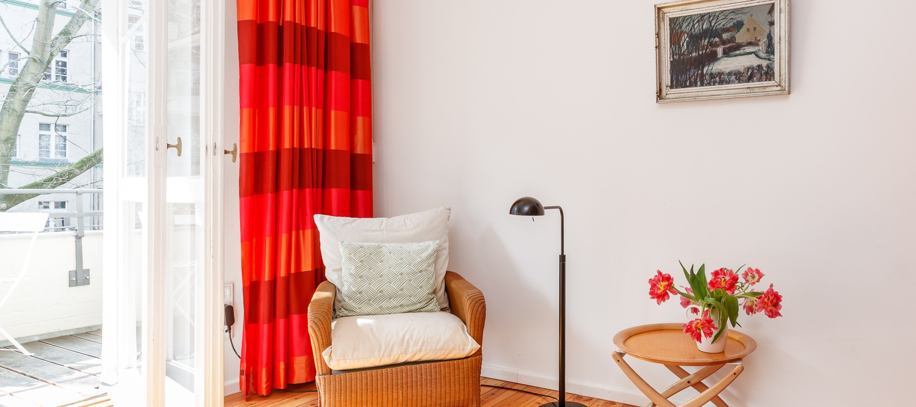 Bedroom with access to the balcony Bedroom with access to the balcony