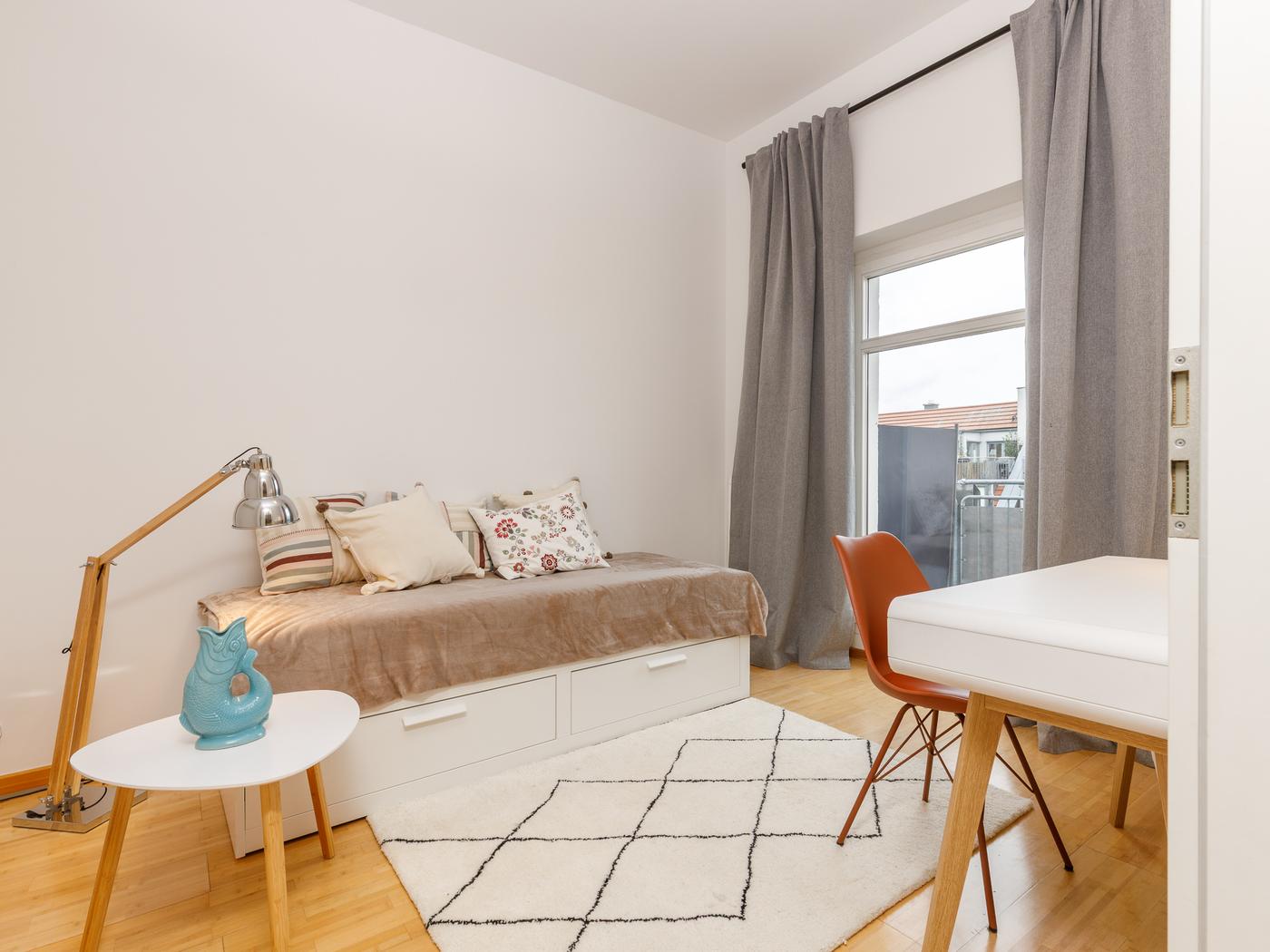 Arbeitszimmer mit Zugang zur Terrasse Arbeitszimmer mit Zugang zur Terrasse