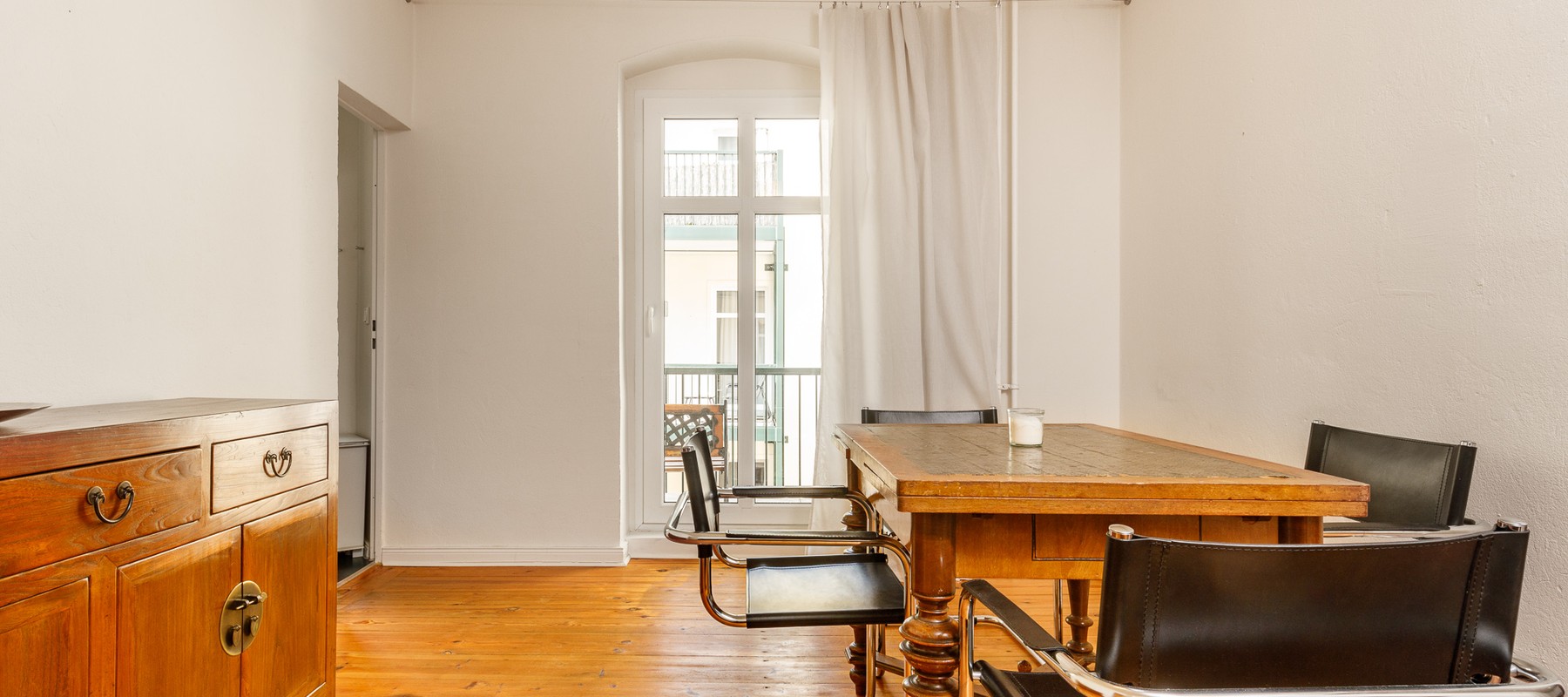 Esszimmer mit Balkonzugang Esszimmer mit Balkonzugang