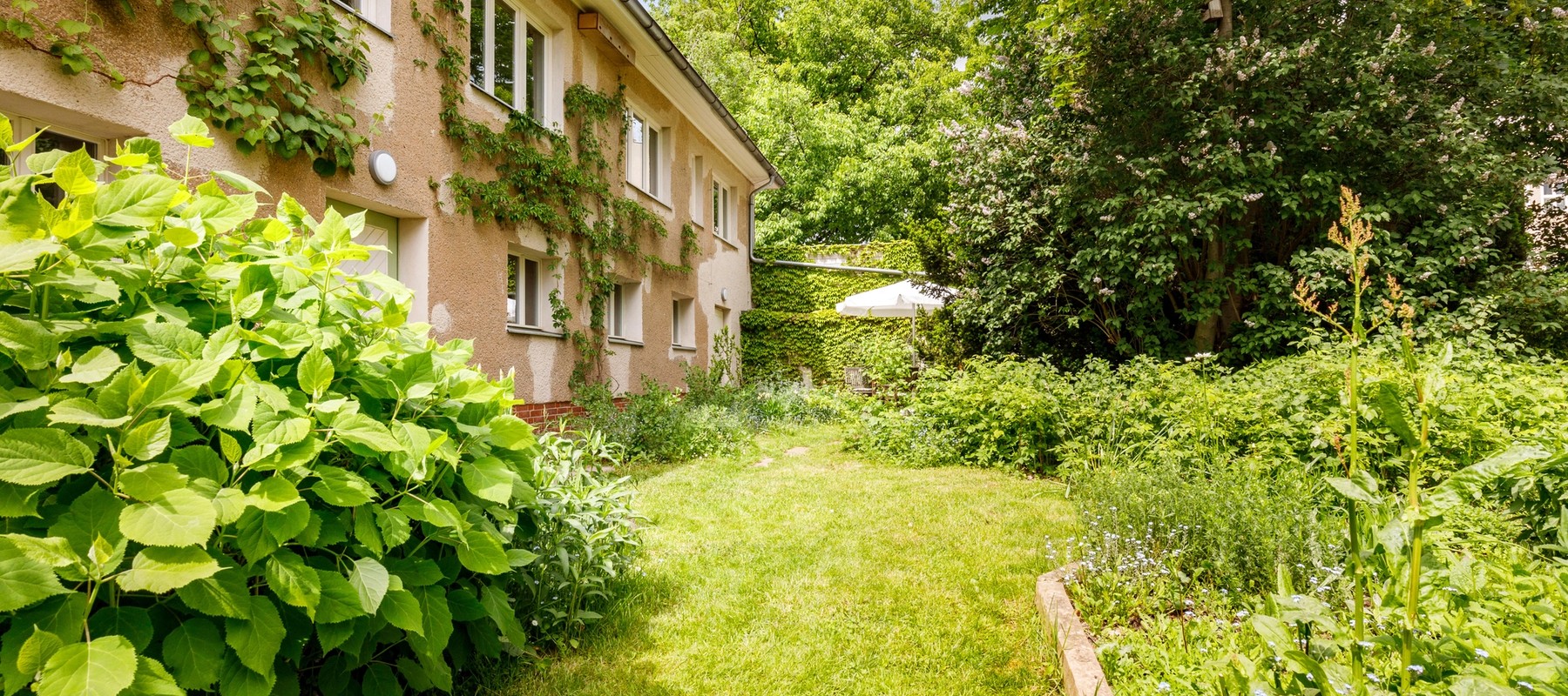 Doppelhaus mit grünem Garten-Paradies Doppelhaus mit grünem Garten-Paradies