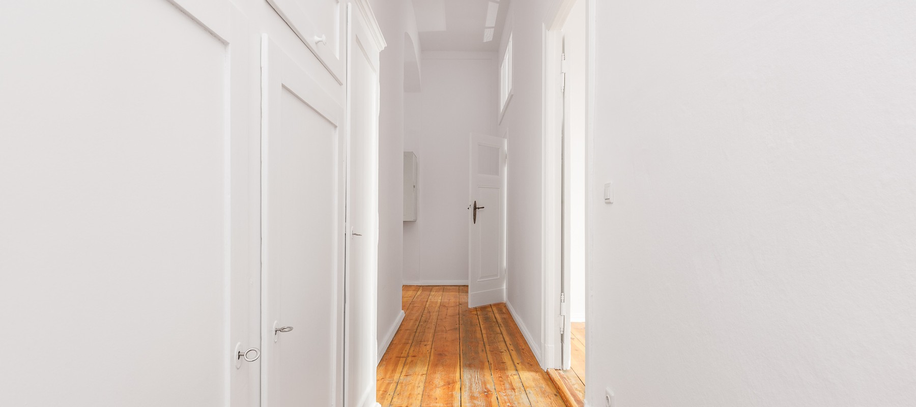 Flur mit Einbauschränken und Garderobe Flur mit Einbauschränken und Garderobe