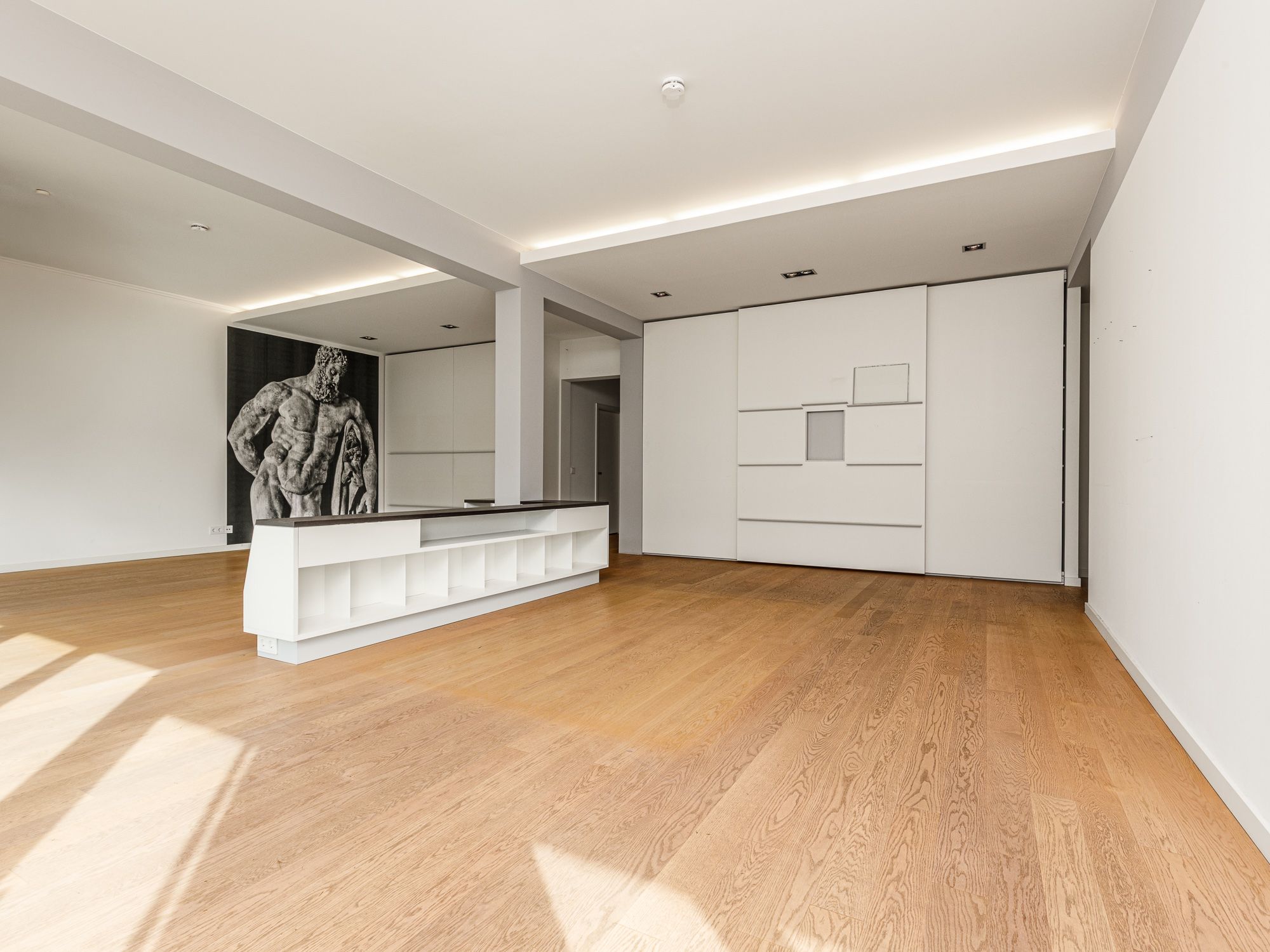 Großzügiges Wohnzimmer mit Modulsofa