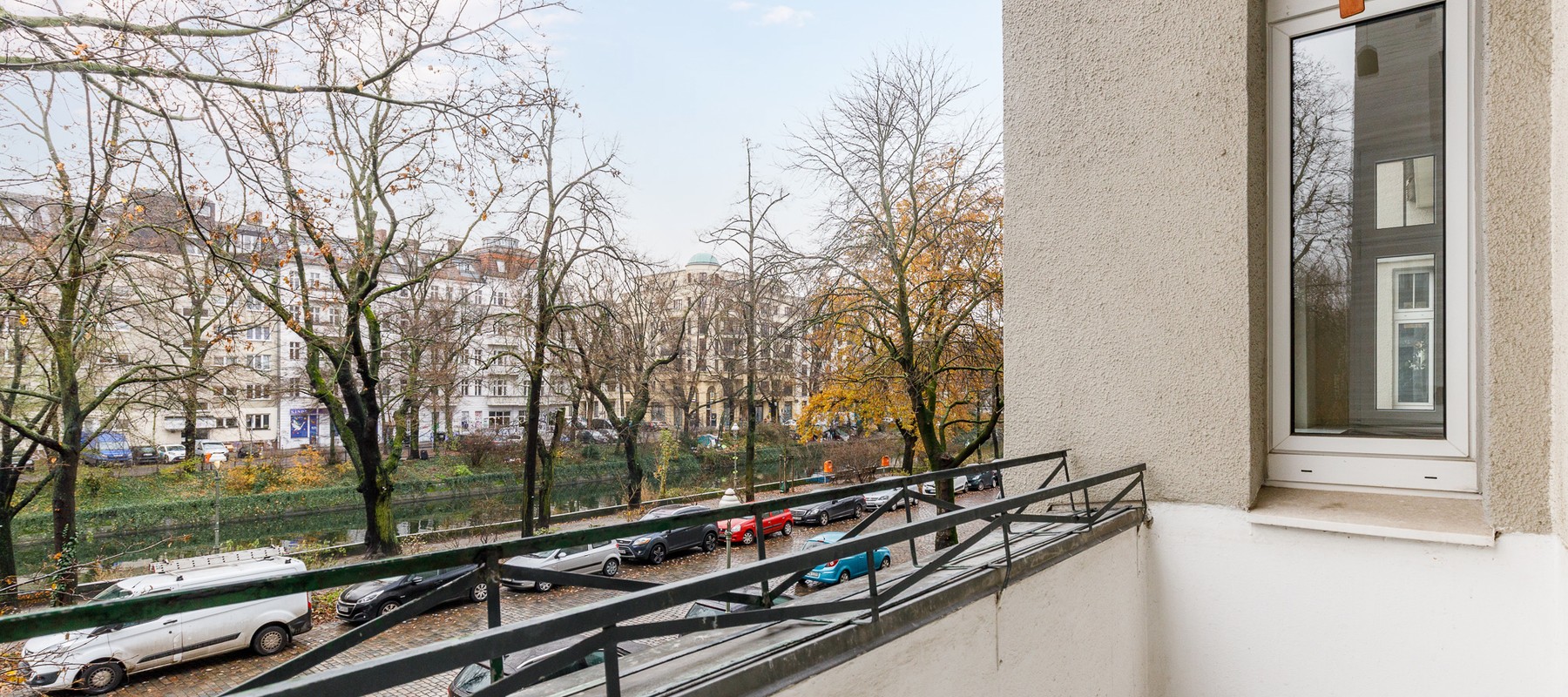 Süd-Loggia mit Blick auf den Landwehrkanal Süd-Loggia mit Blick auf den Landwehrkanal