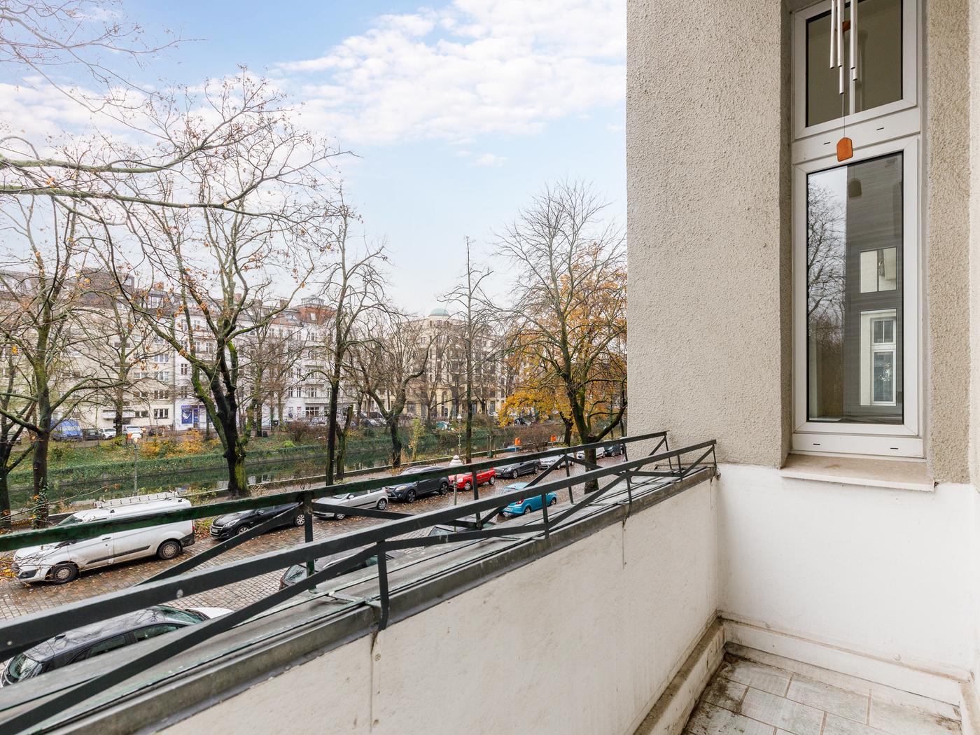 Süd-Loggia mit Blick auf den Landwehrkanal Süd-Loggia mit Blick auf den Landwehrkanal