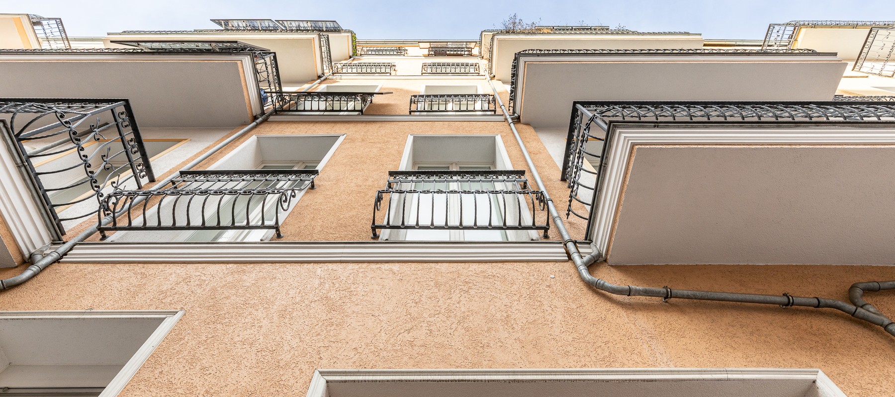 Ansicht der Fassade mit Balkonen Ansicht der Fassade mit Balkonen