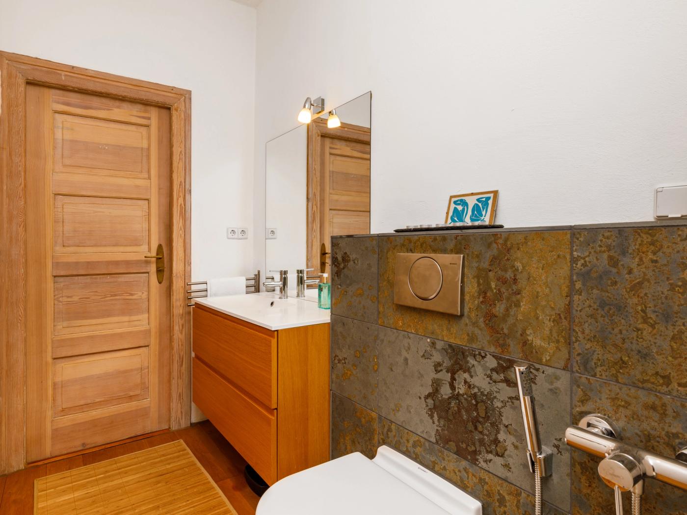 Wannenbad mit hochwertigen Armaturen Wannenbad mit hochwertigen Armaturen