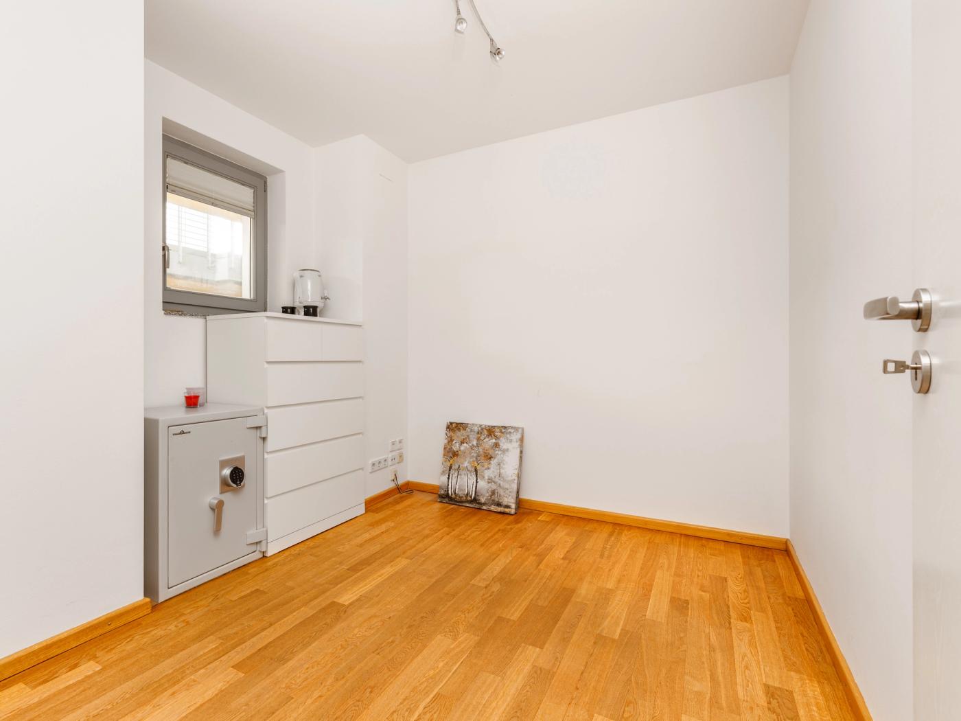 Arbeitszimmer mit Safe Arbeitszimmer mit Safe