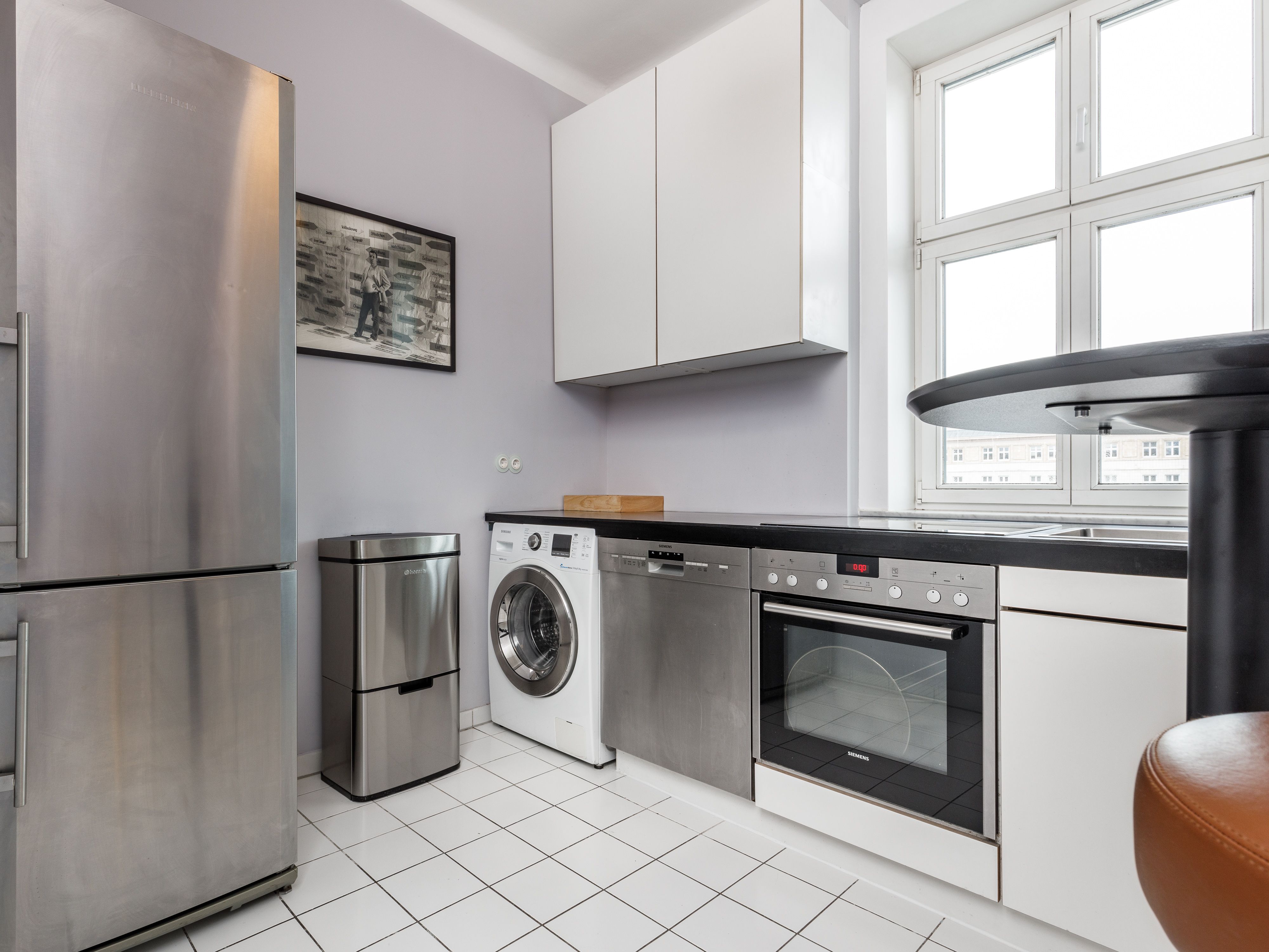 Küchenbereich mit Voll-Ausstattung 