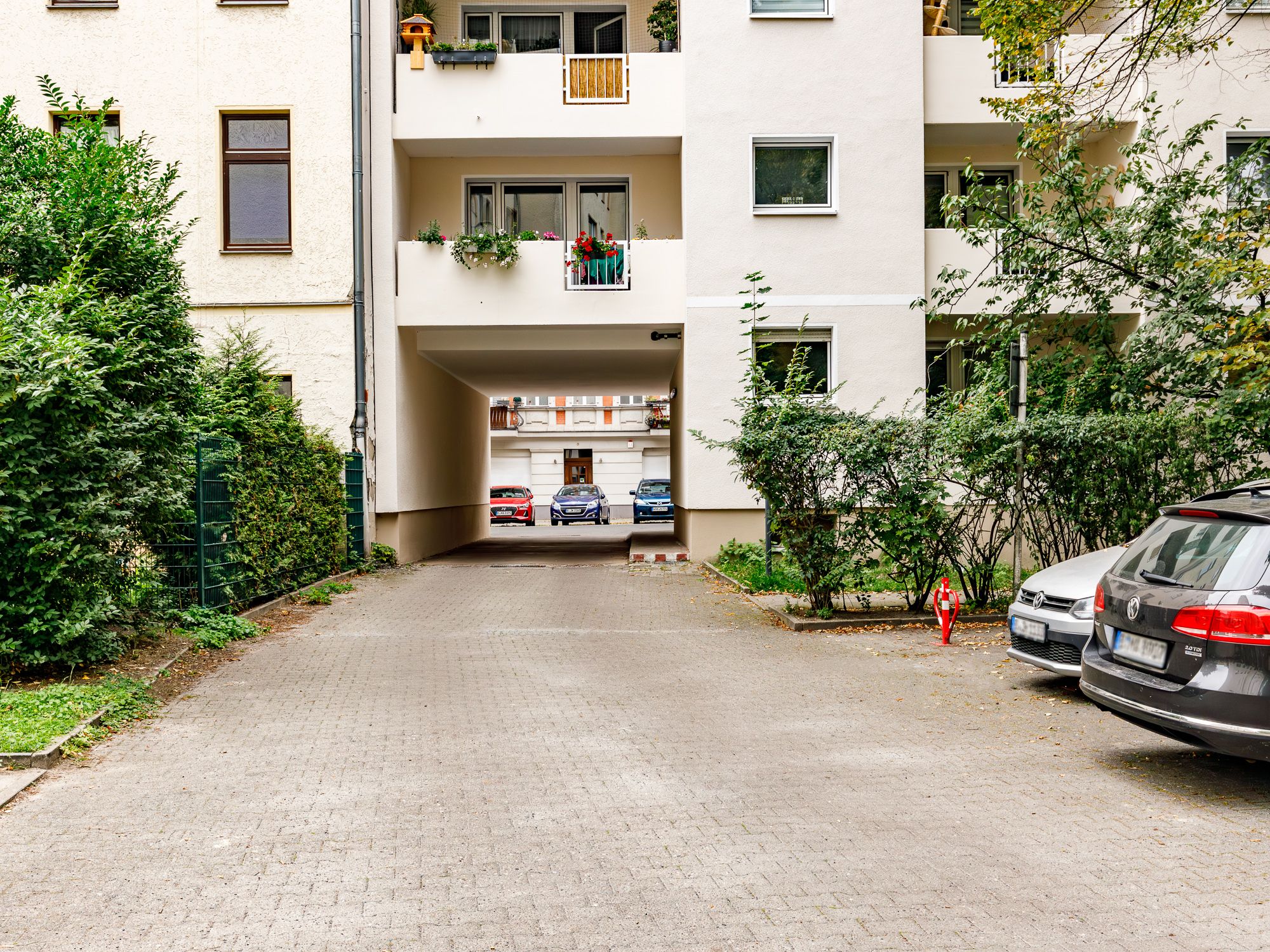 Courtyard with parking facilities 