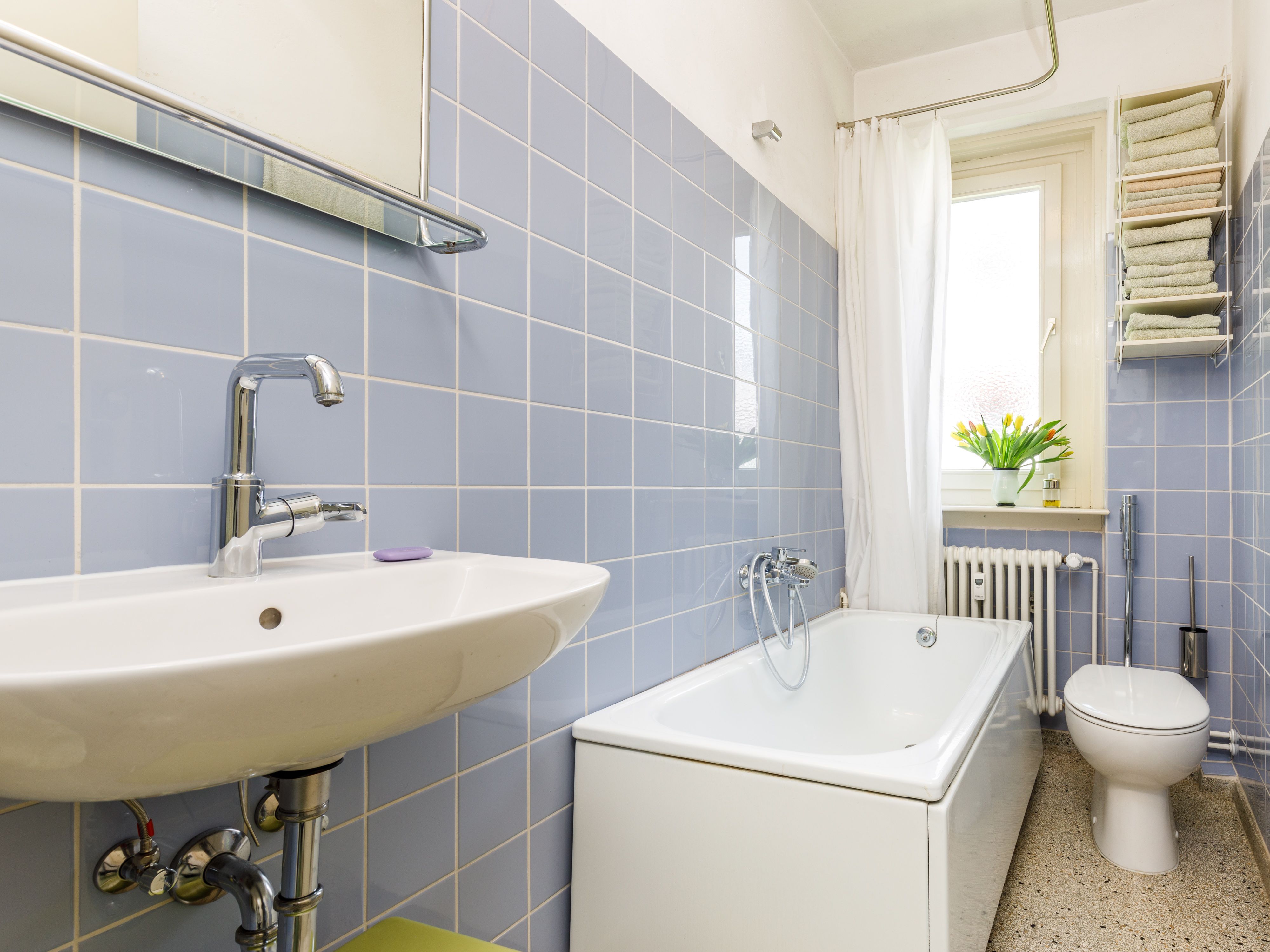 Wannenbad mit nostalgischem Flair 