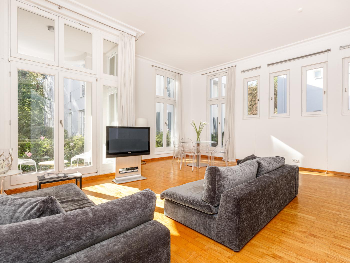 Offener Wohn- & Essbereich mit Balkon Offener Wohn- & Essbereich mit Balkon