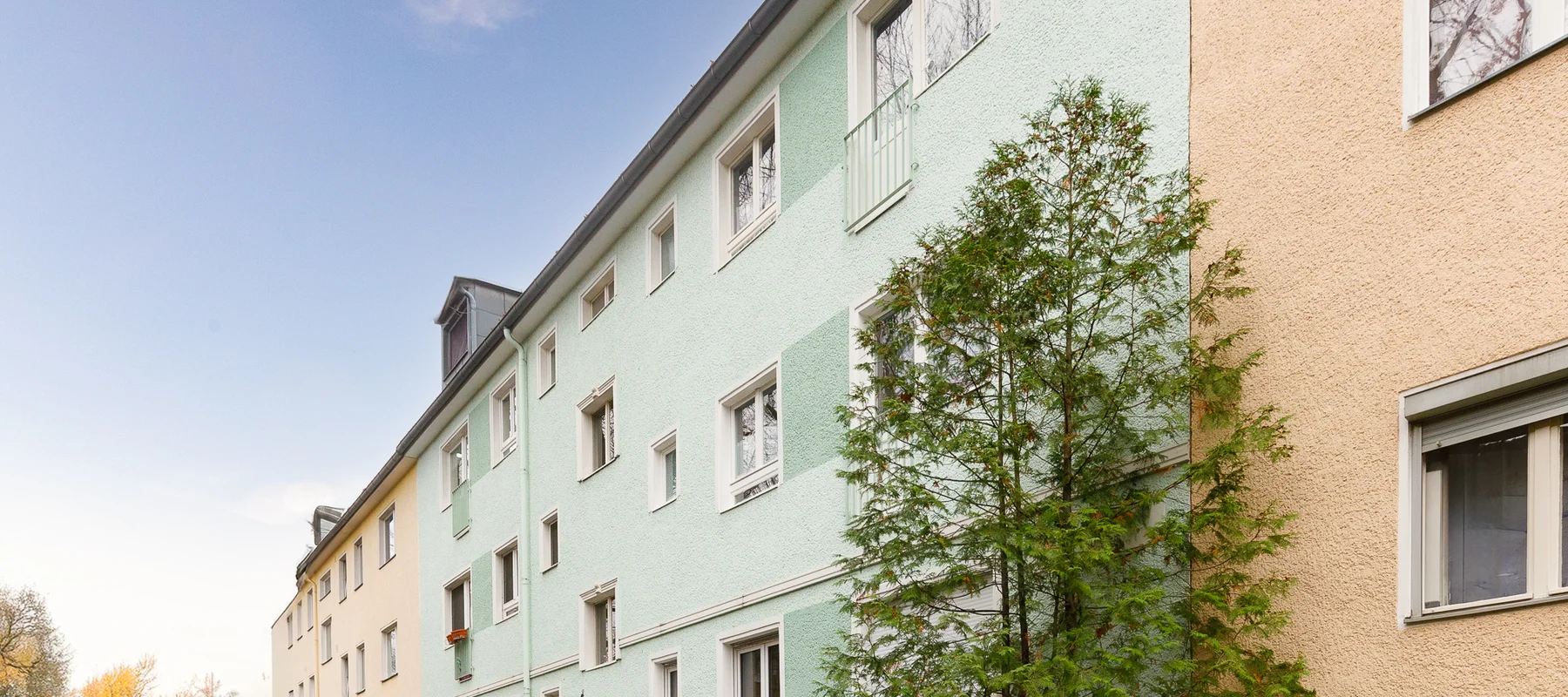Gemütliche Hochparterre-Wohnung mit Balkon in ruhiger Seitenstraße nahe Schlossstraße