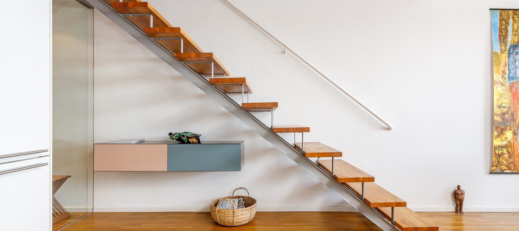 Hochwertige Maisonette mit innenliegender Design-Treppe Hochwertige Maisonette mit innenliegender Design-Treppe