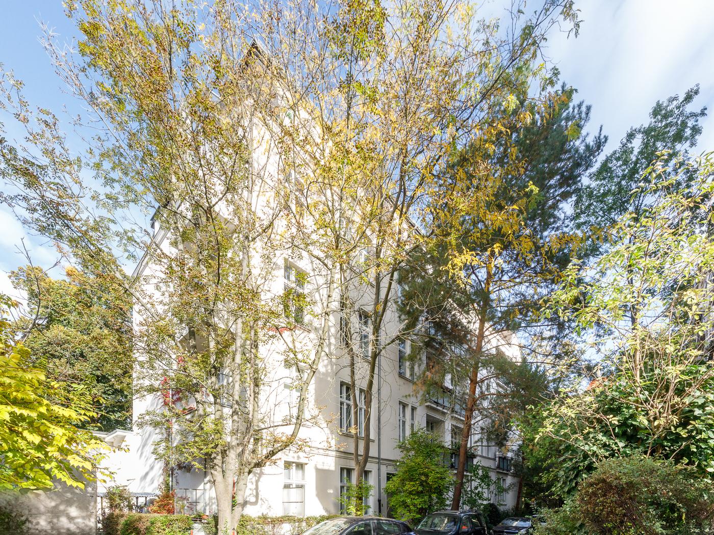 Schöner Jugendstil-Altbau nahe der Schlossstraße Schöner Jugendstil-Altbau nahe der Schlossstraße