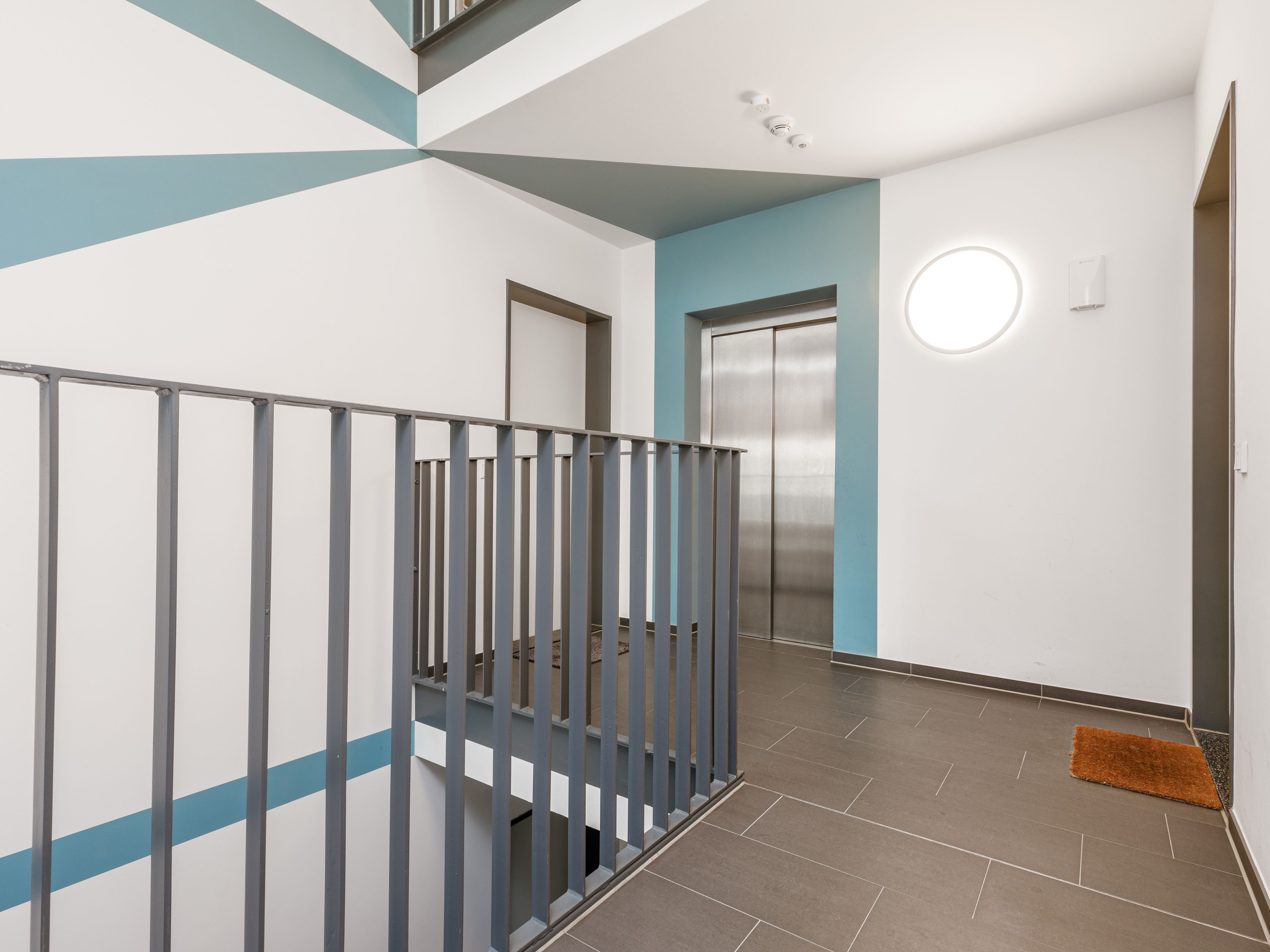 Treppenhaus und Eingangsbereich 