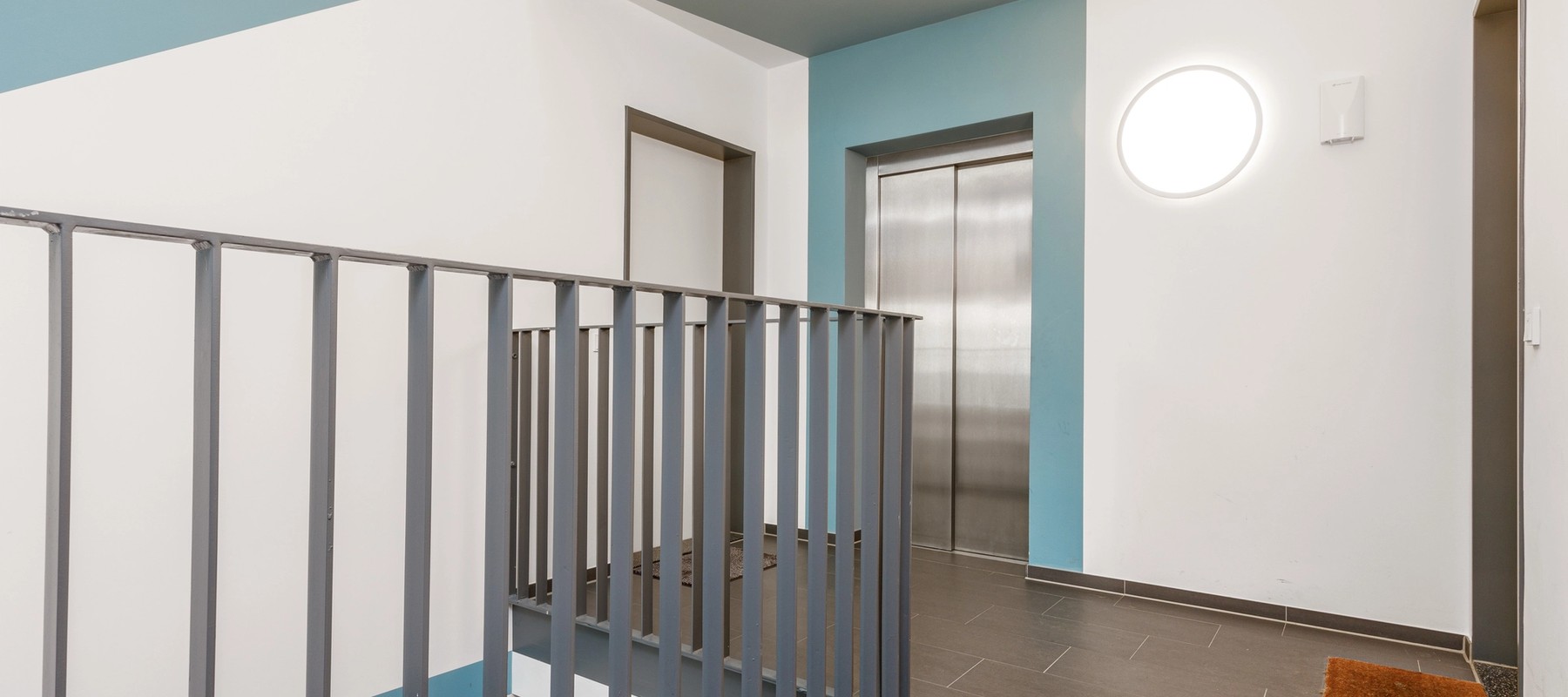 Treppenhaus und Eingangsbereich Treppenhaus und Eingangsbereich