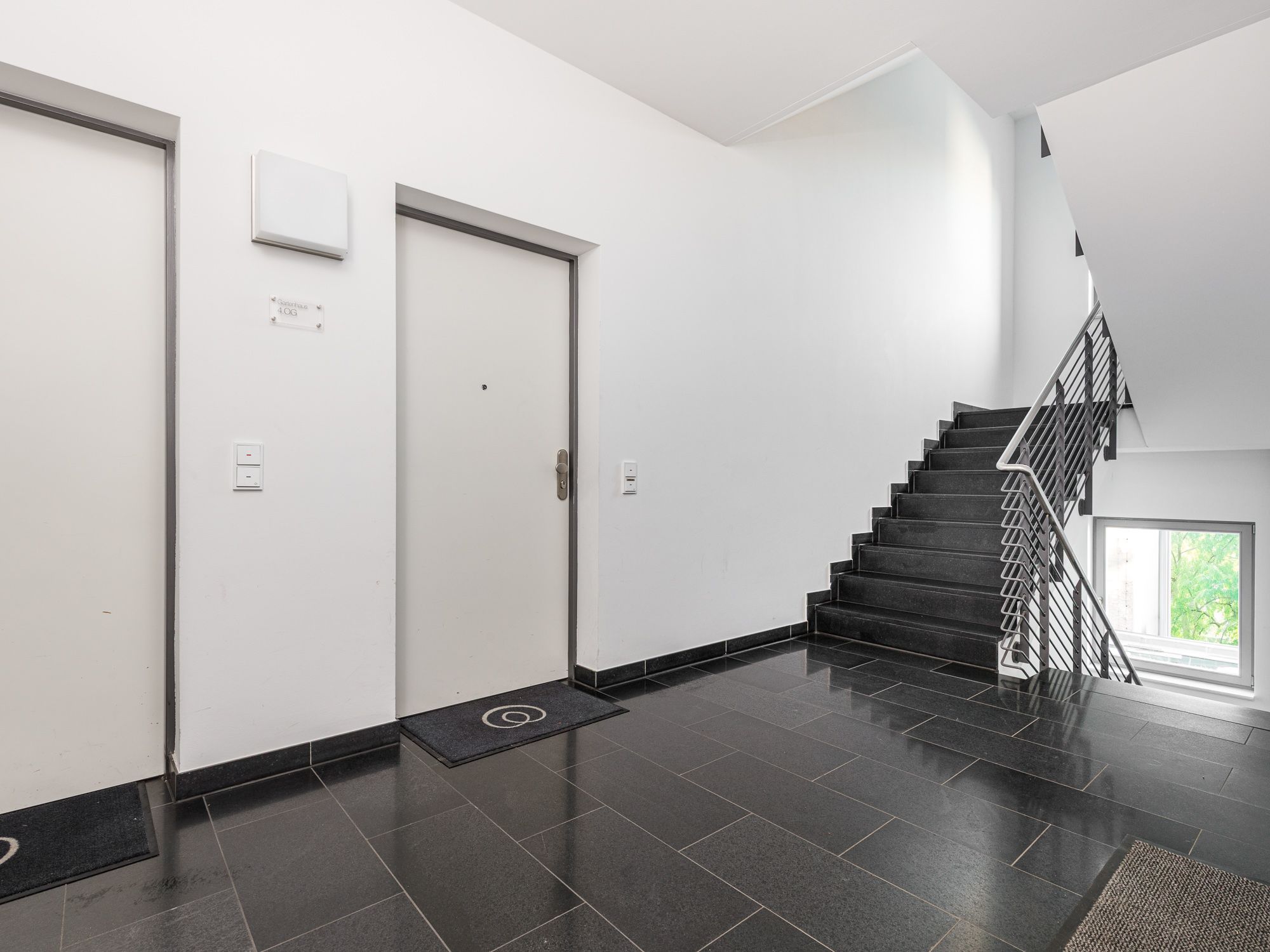 Gepflegter Eingangsbereich / Treppenhaus