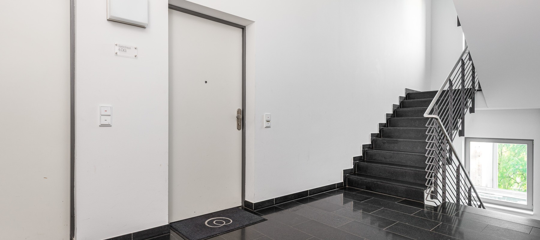 Gepflegter Eingangsbereich / Treppenhaus Gepflegter Eingangsbereich / Treppenhaus